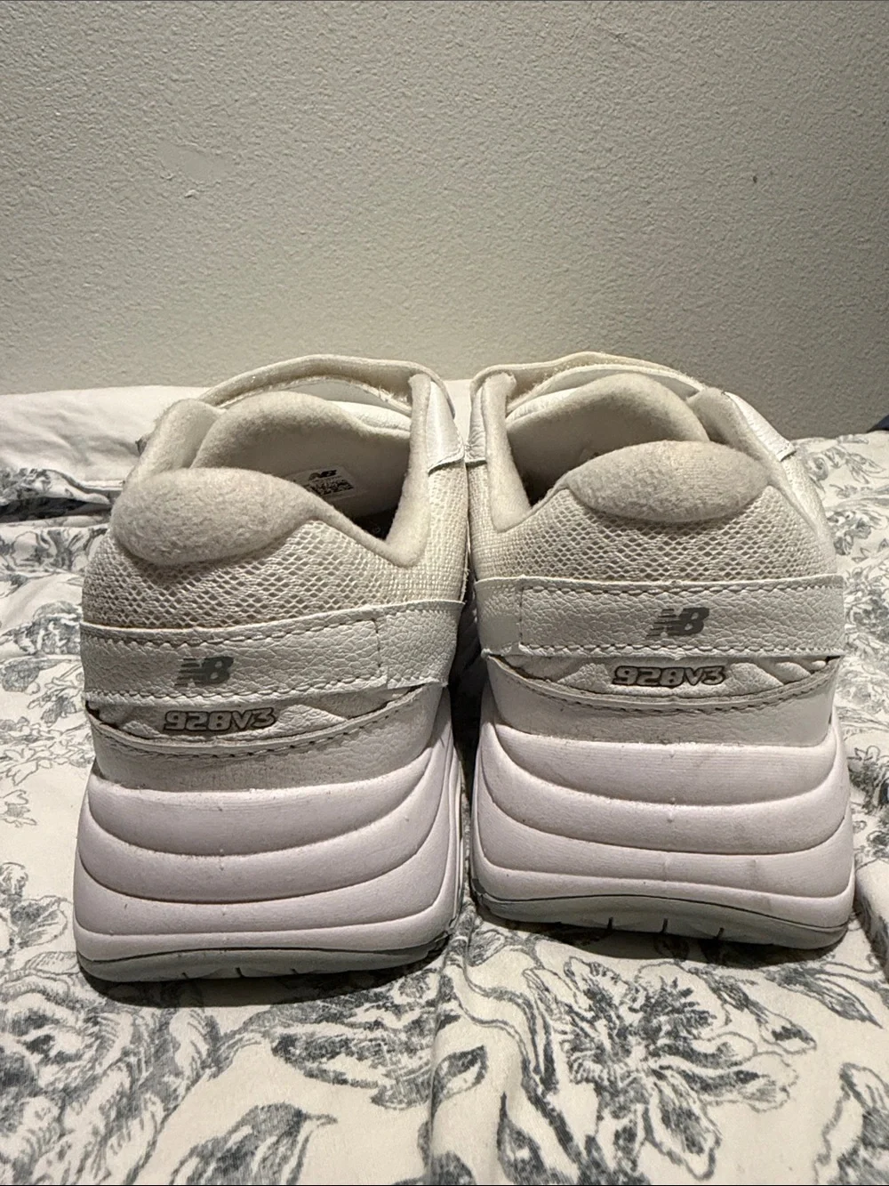 New Balance Kids White Leather Velcro Sneakers